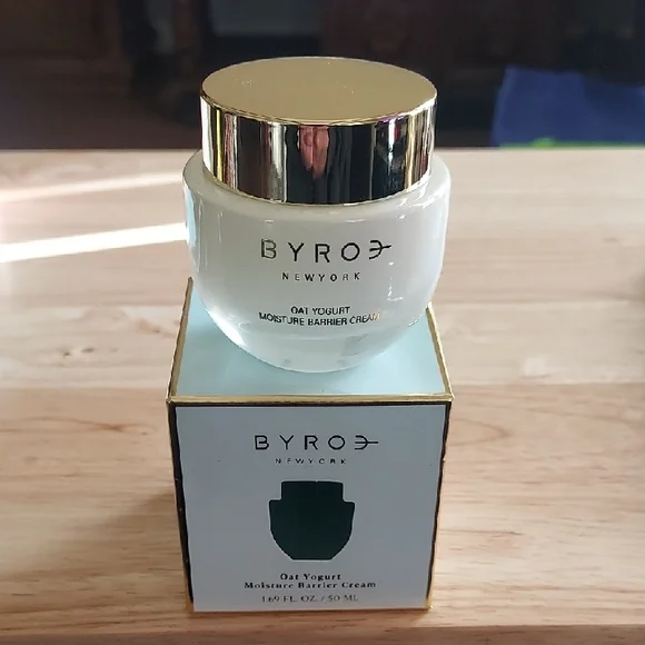 Cream Moisturizer with Oat Yogurt for Skincare - Picture 2 of 5